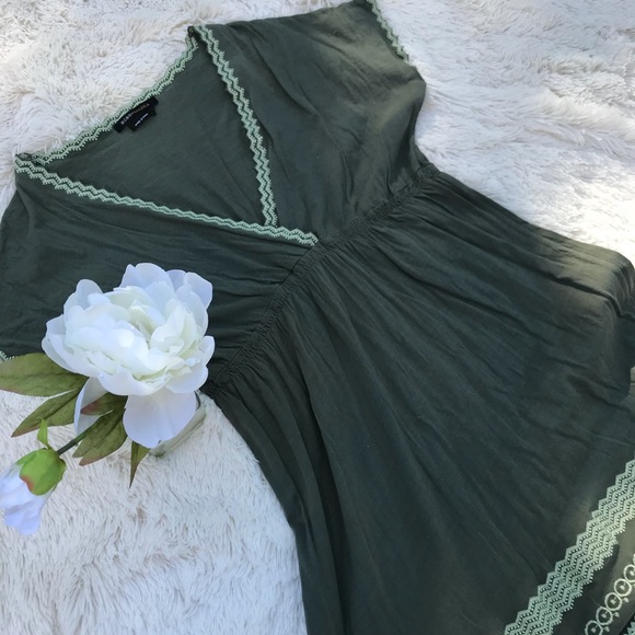 BCBGMaxAzria Dresses & Skirts - BCBGMaxAzria Green Embroidered Cotton Dress Size L